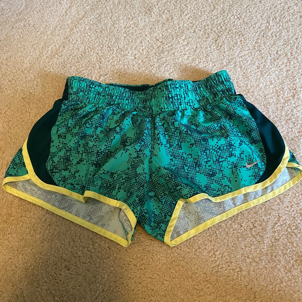 Nike shorts size S